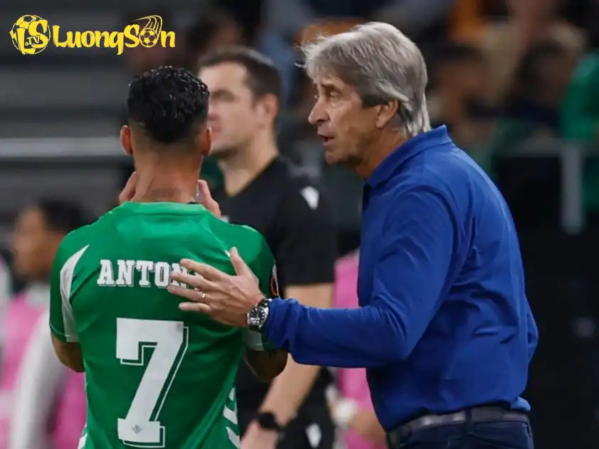 HLV Pellegrini có những chia sẻ đáng chú ý sau trận thắng của Betis. HLV Pellegrini có những chia sẻ đáng chú ý sau trận thắng của Betis.